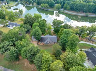 300 E Lake Dr, Dickson, TN 37055
