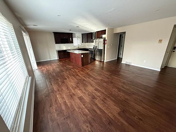 5th image of 729 Keenway Cir #D