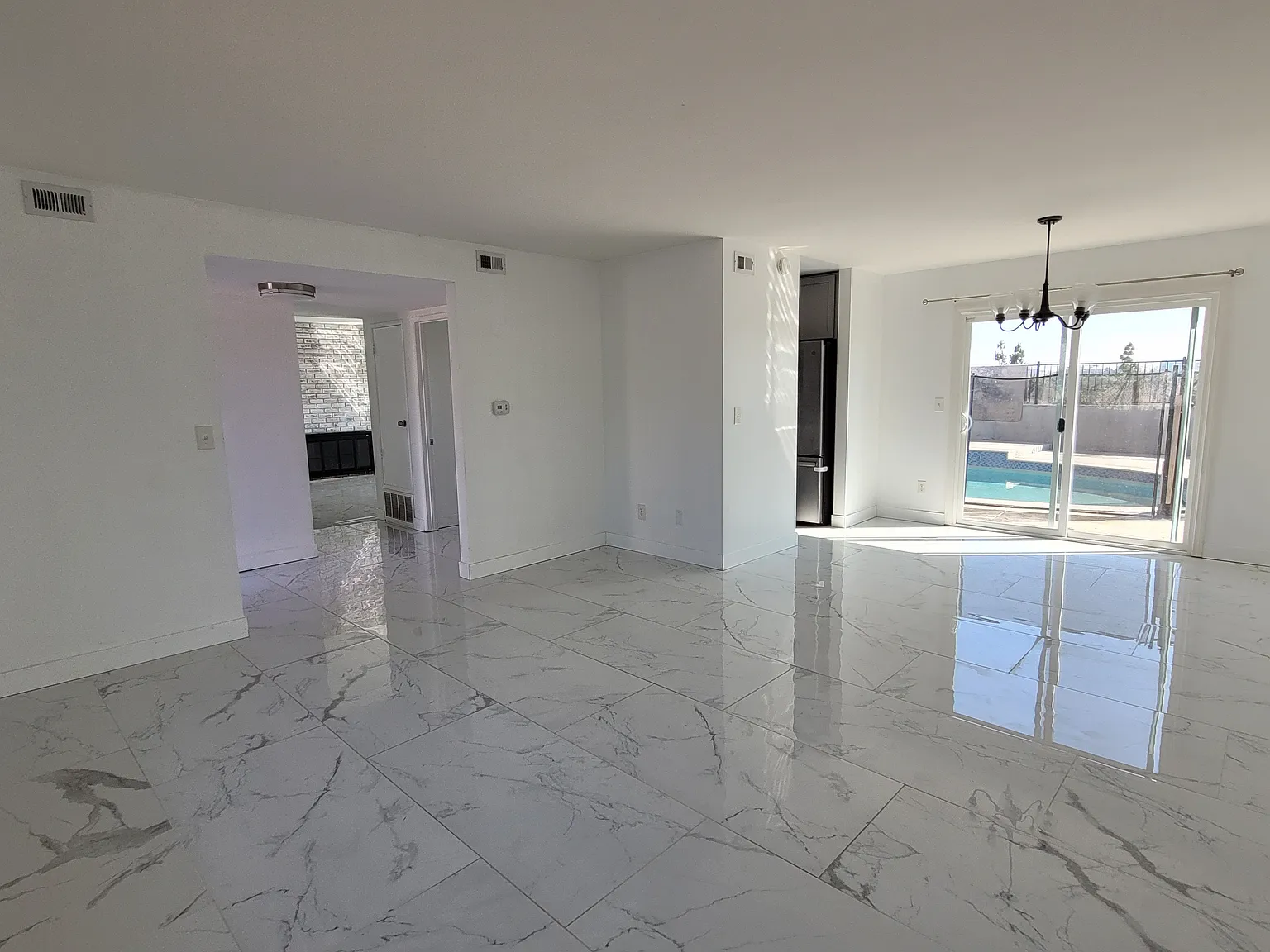 4 bed, 2.5 bath, 1794 sqft, $6,200 — Photo 2