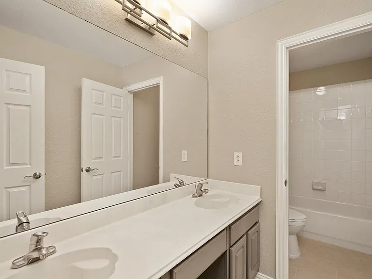 114 Midcrest Dr — Photo 7