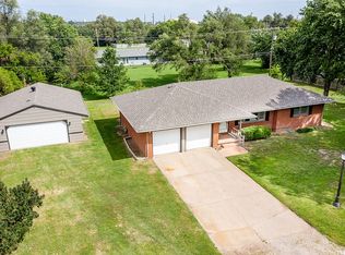 10 Crystal Dr, South Hutchinson, KS 67505