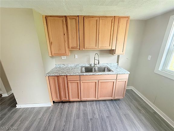 4th image of 804 Marion Ave SW