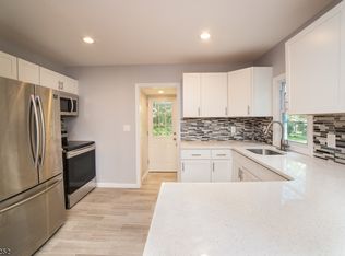 4 Cedar Ln, Sussex, NJ 07461