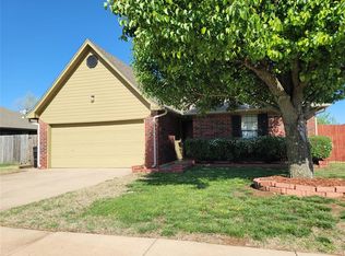 1908 Parkside Dr, Moore, OK 73160