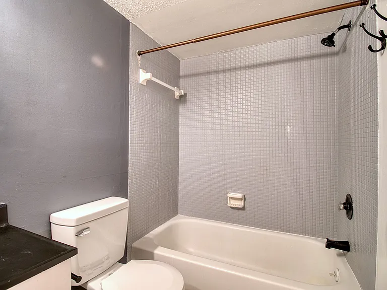 Tub / Shower Combo