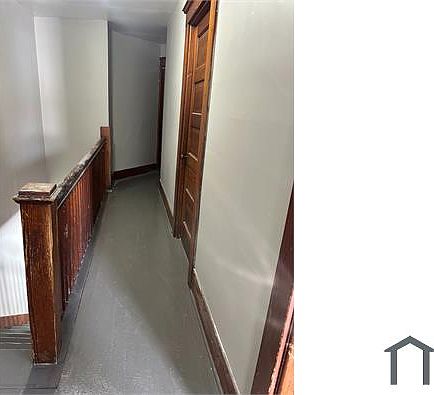 5th image of 820 E Wyandotte St #822
