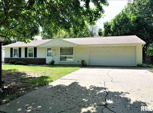 81 Downing Dr, Chatham, IL 62629