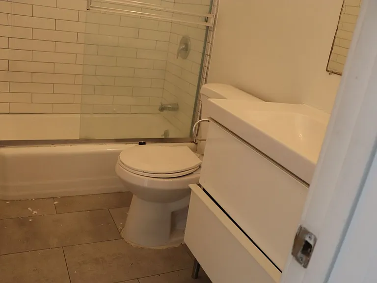 155 W 41st Pl — Photo 17