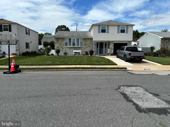 9748 Susan Rd, Philadelphia, PA 19115