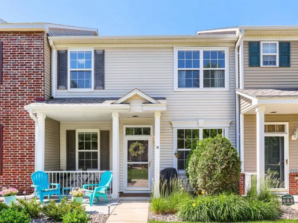 11041 Fergus St NE Unit B, Blaine, MN 55449