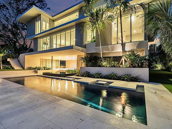 3rd image of 500 Harbor Cove Cir
