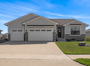 1617 NE Hillside Ct, Ankeny, IA 50021
