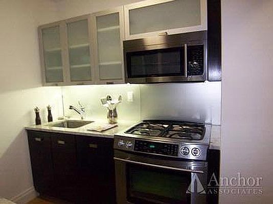 5th image of 212 E 47th St APT 17J