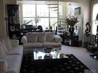 5th image of 361 Daub Ave