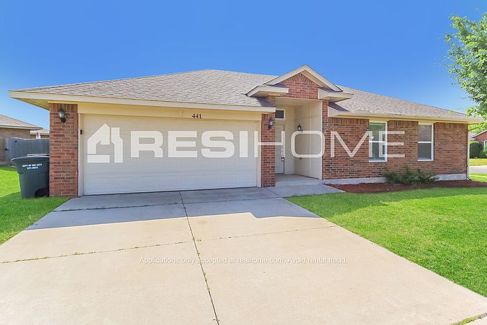 1st image of 441 Hidden Creek Way