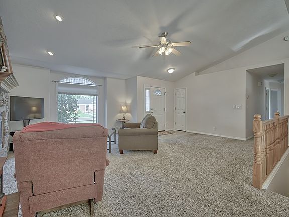 4th image of 1114 N Crimson Dr