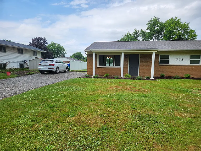 332 N River Rd — Photo 2