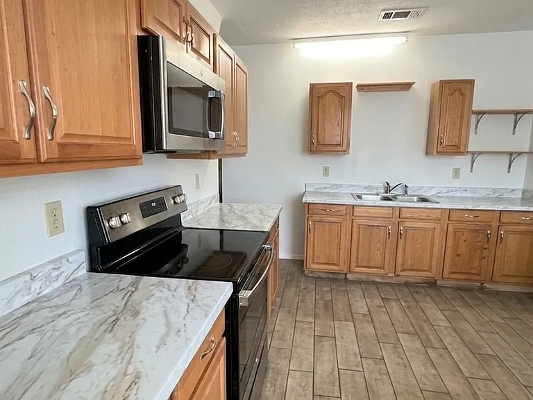 Salem Ave — Photo 4