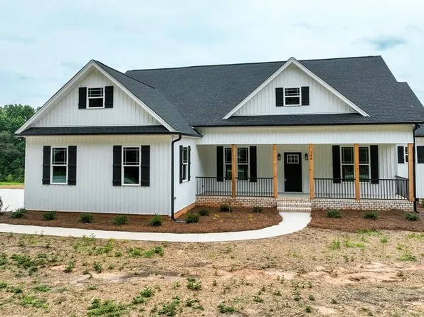 140 Knight Acres Ln, Walkertown, NC 27051