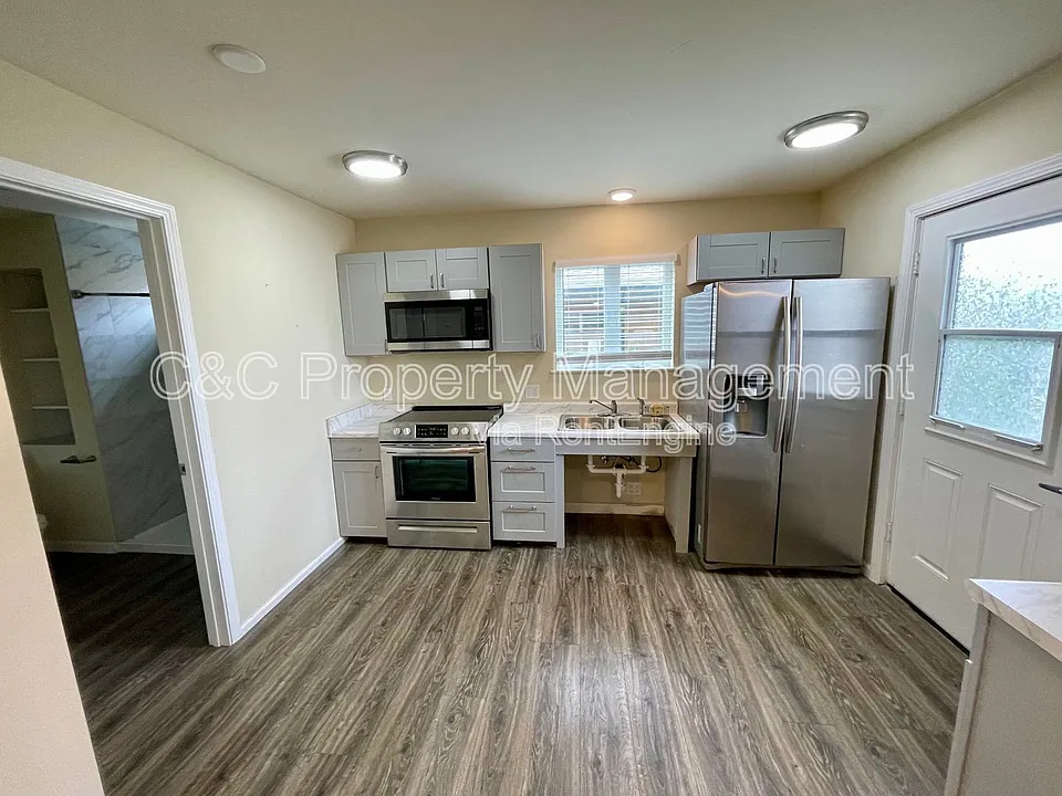 426 Palm Ave #6