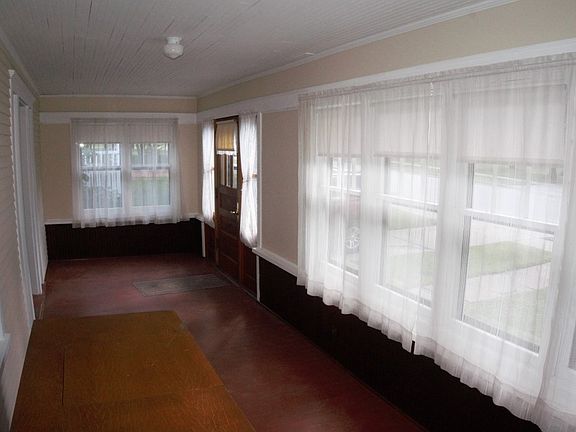 5th image of 121 Hewett St