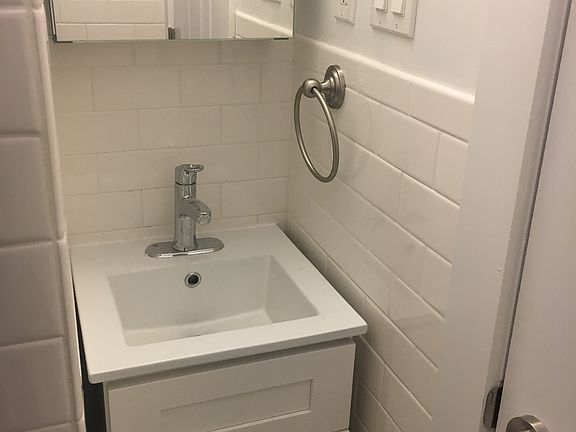 3rd image of 223 Bainbridge St #4RR