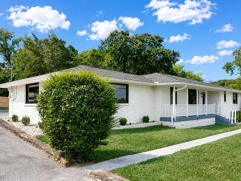 1205 Saint Marys Ln — Photo 37