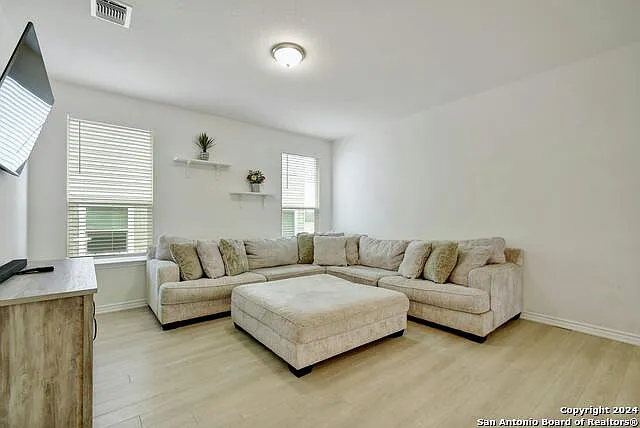 11214 Plaudit — Photo 4