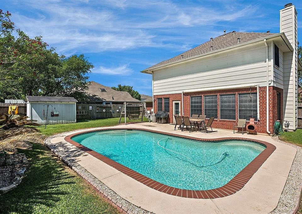 1st image of 3912 N Oakwood Dr