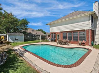 3912 N Oakwood Dr, Pearland, TX 77581