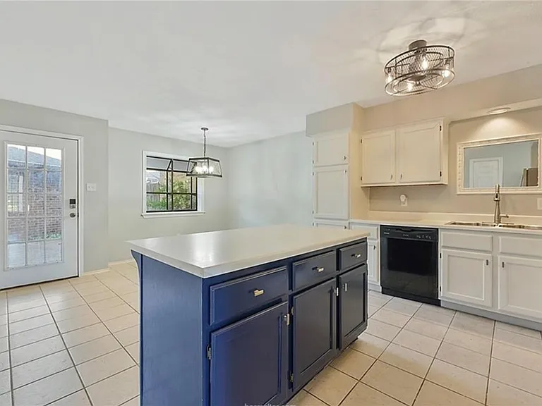 2400 Longmire Dr #301 — Photo 9