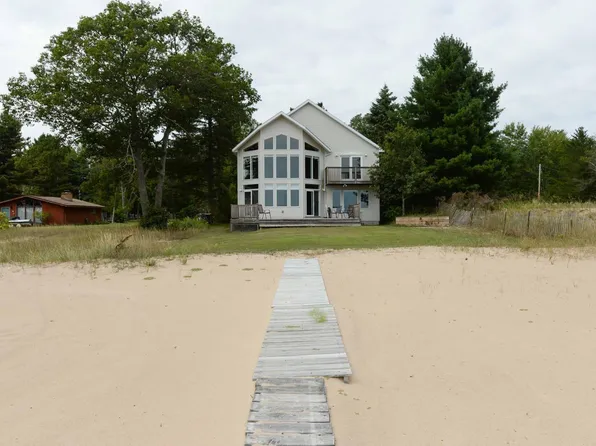 1860 Iris Dr, East Tawas, MI 48730