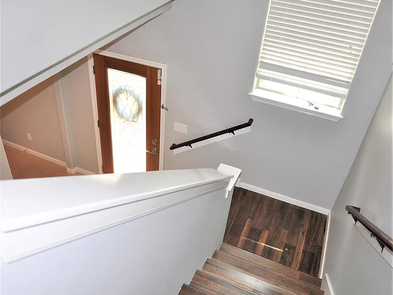 9010 Laverne Park Ln — Photo 18