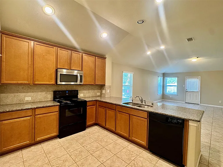 2303 Corry Crest Cir — Photo 9
