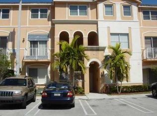 7060 NW 177th St APT 200, Hialeah, FL 33015