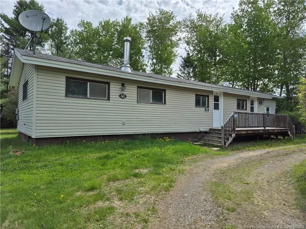 41 Rowan St, Fredericton, NB E3B 8M3