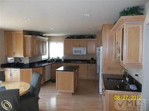 100_3905 (Medium).JPG