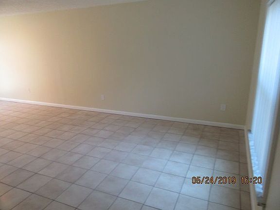3rd image of 54 Masters Dr APT B