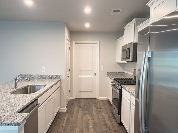 5th image of 423 Mariene Dr
