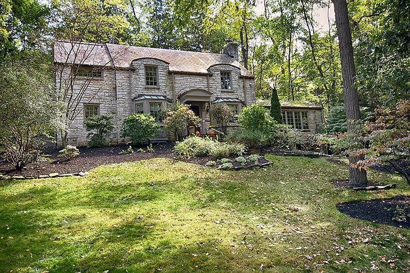 1st image of 16 Forest Glen Dr
