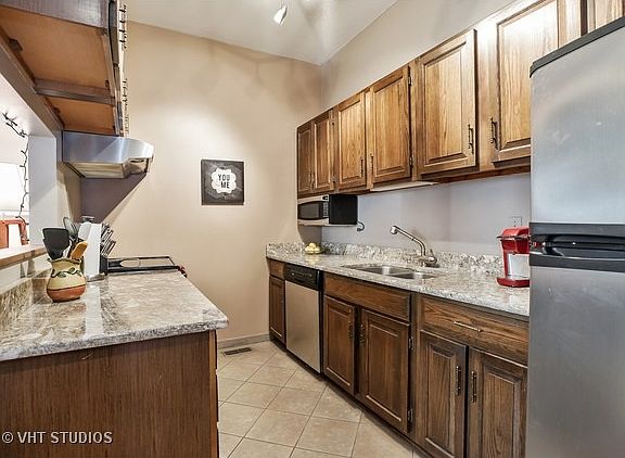 4th image of 4654 N Kenmore Ave APT 1S