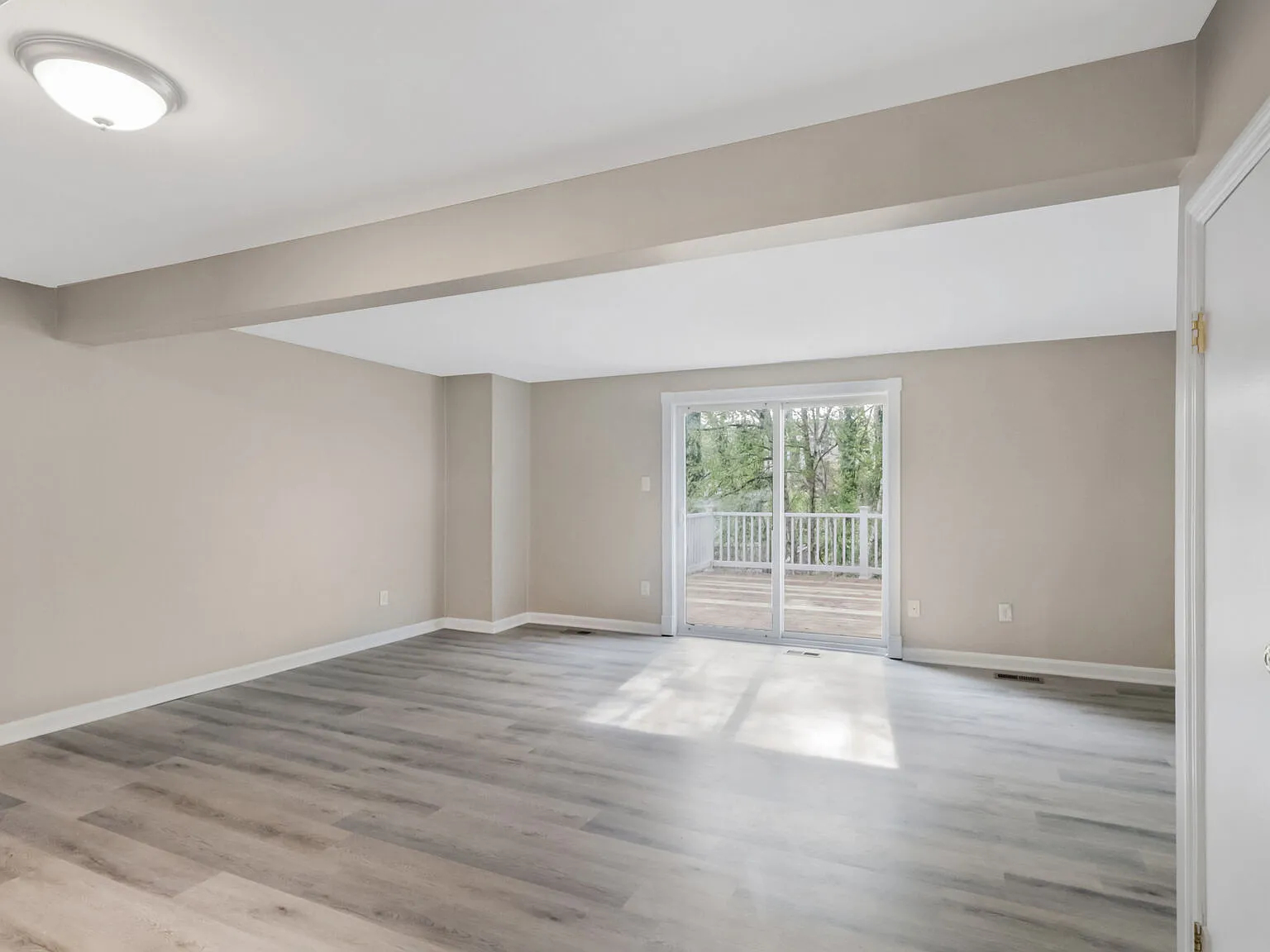 3 bed, 1.5 bath, 1800 sqft, $2,400 — Photo 3
