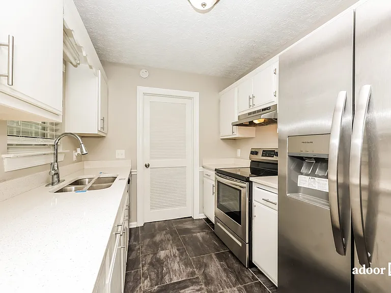213 Merlin Dr — Photo 3