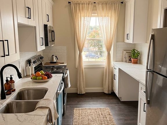 3rd image of 101 Center St APT 3