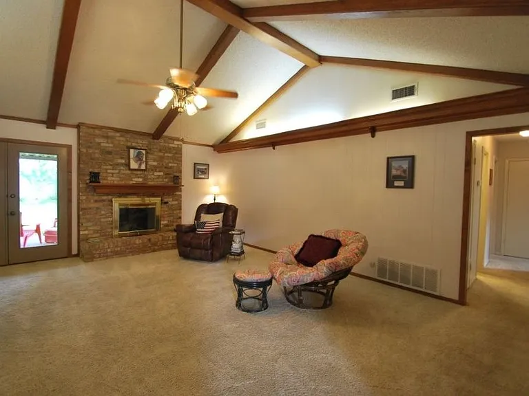 601 W Rieck Rd — Photo 16