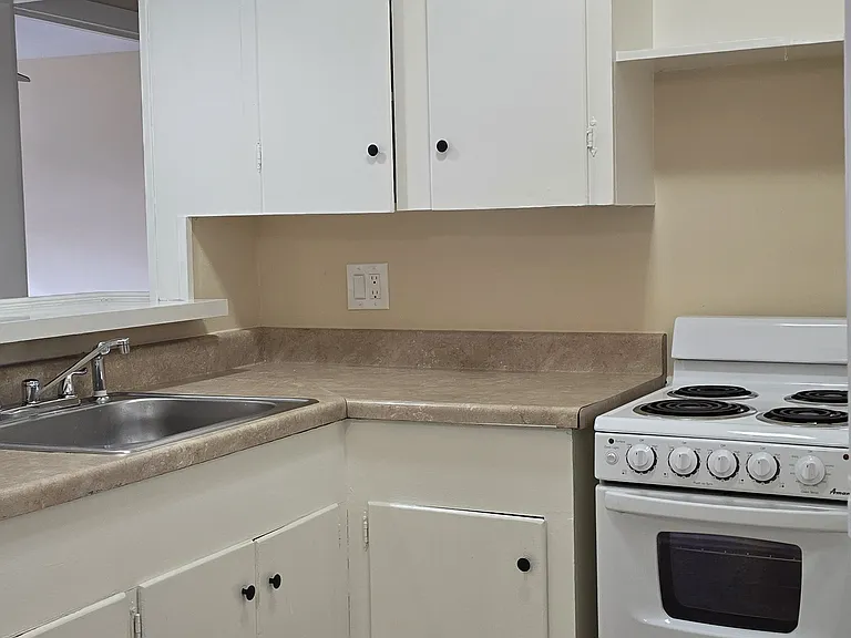 2414 Mimosa Dr #5 — Photo 3