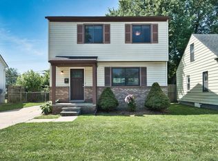22414 Glen Ct, Saint Clair Shores, MI 48080