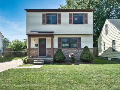 22414 Glen Ct, Saint Clair Shores, MI, 48080