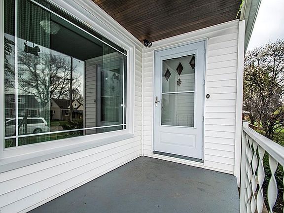 3rd image of 15029 Grapeland Ave