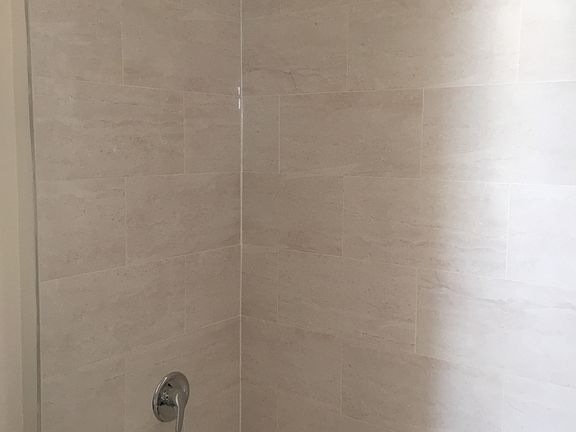 4th image of 2360 W Dickens Ave